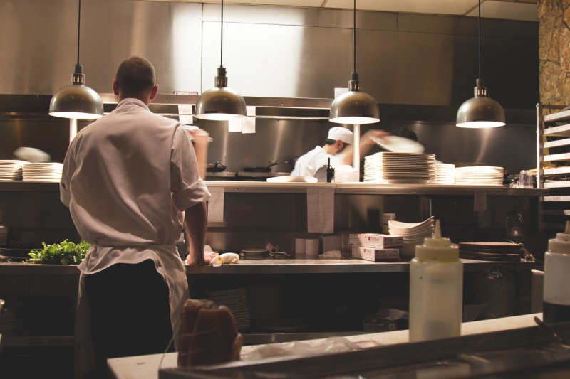 restaurant-VALDEBLORE-min_work-restaurant-steel-busy-meal-food-1327589-pxhere.com